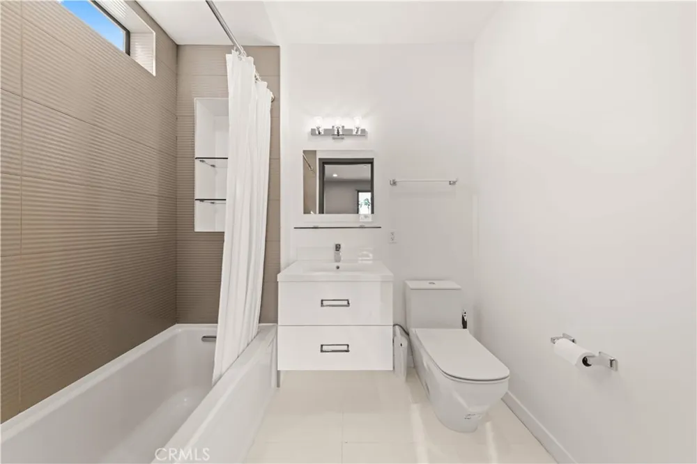4485 Hazeltine Avenue #1 Sherman Oaks, CA 91423
