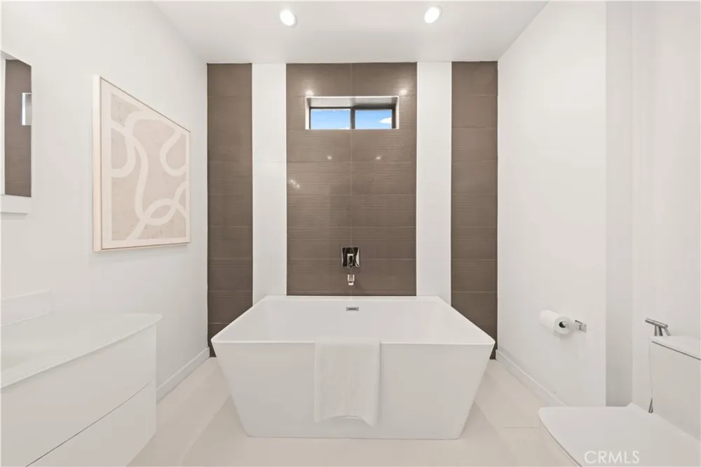 4485 Hazeltine Avenue #1 Sherman Oaks, CA 91423