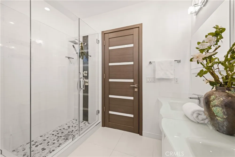 4485 Hazeltine Avenue #1 Sherman Oaks, CA 91423