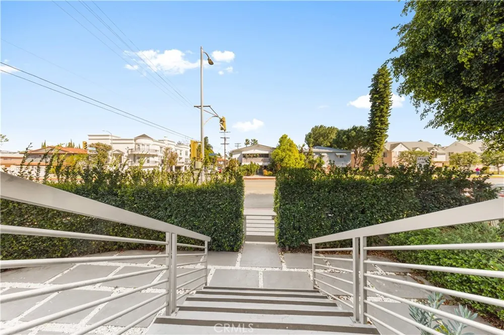 4485 Hazeltine Avenue #1 Sherman Oaks, CA 91423