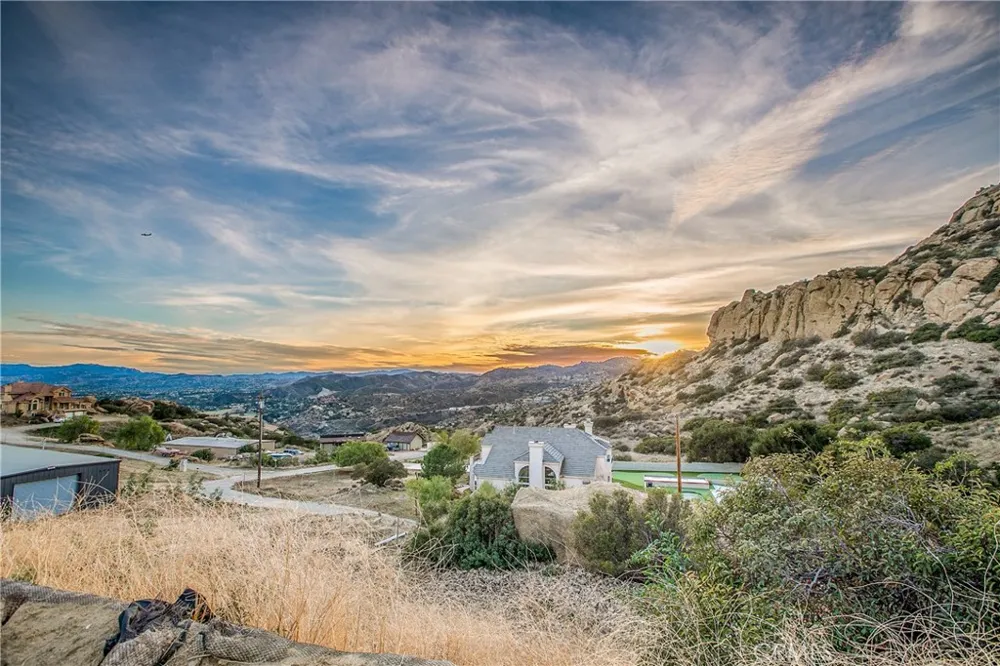 501 Thompson Avenue Chatsworth, CA 91311