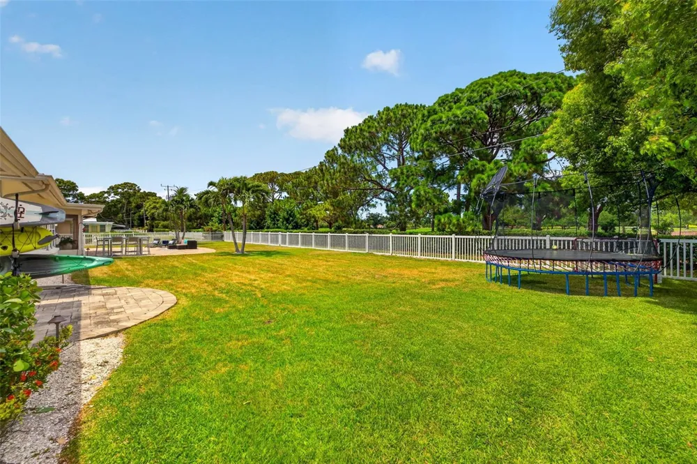 616 PINELAND AVENUE Belleair, FL 33756