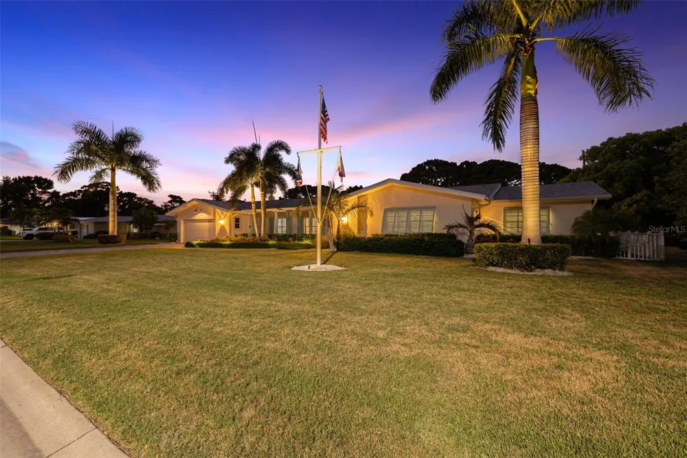 616 PINELAND AVENUE Belleair, FL 33756