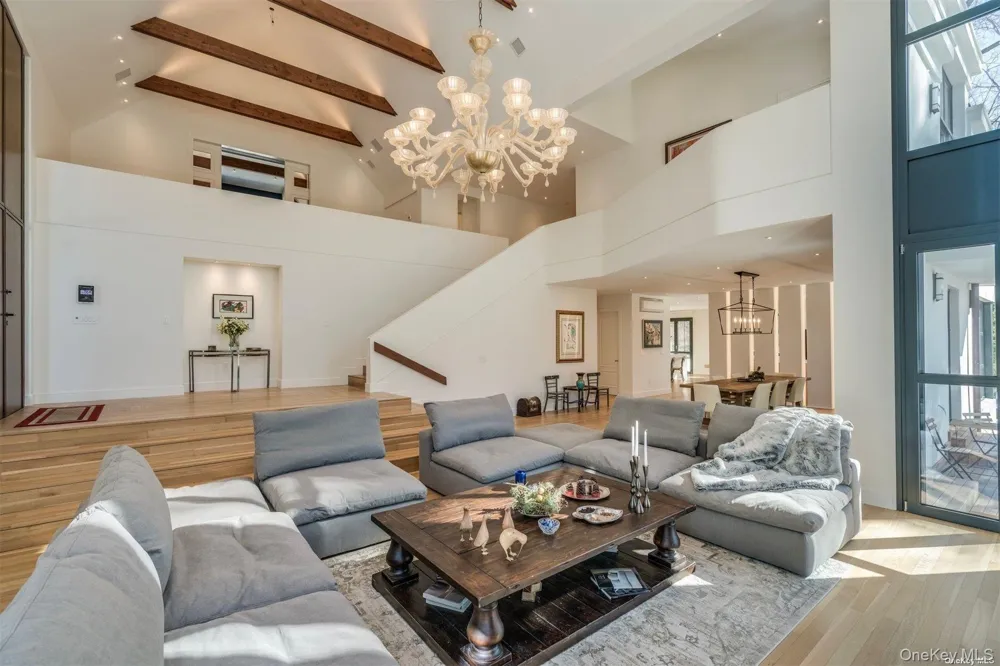 9 Winding Way Locust Valley, NY 11560