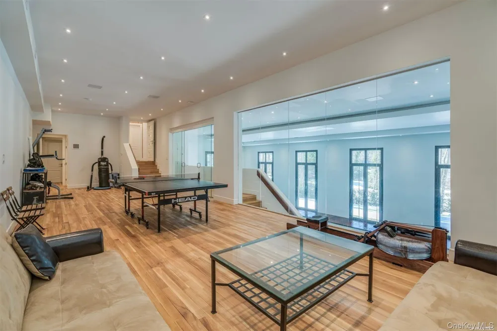 9 Winding Way Locust Valley, NY 11560