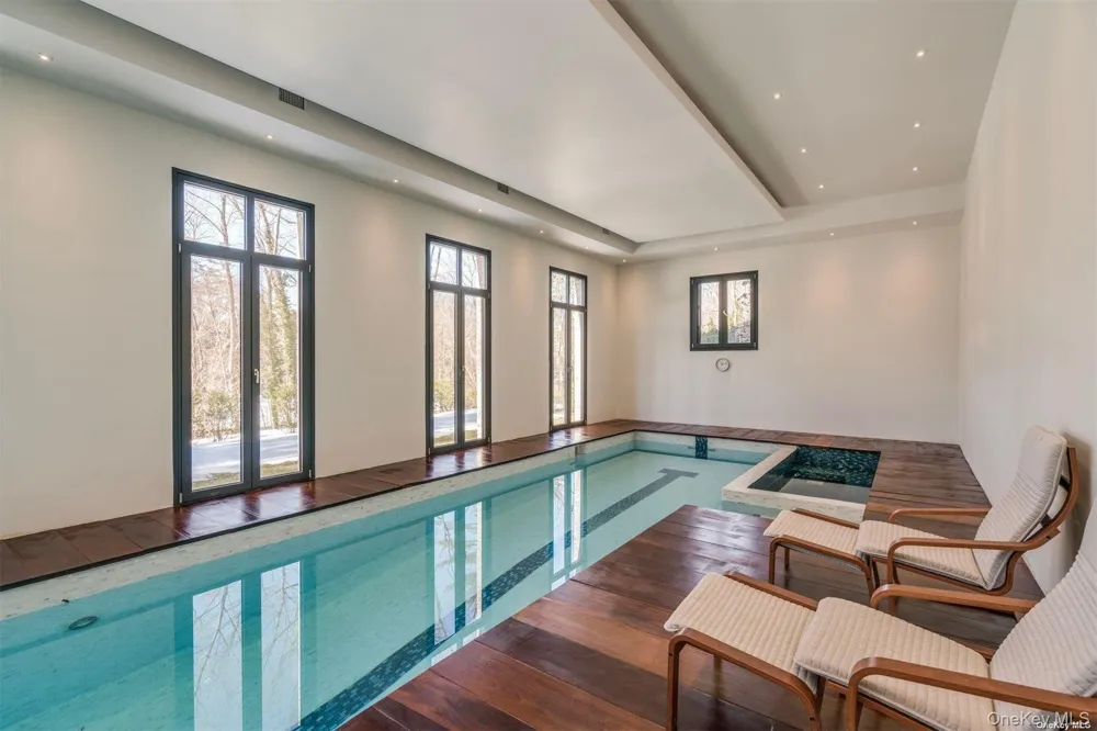 9 Winding Way Locust Valley, NY 11560