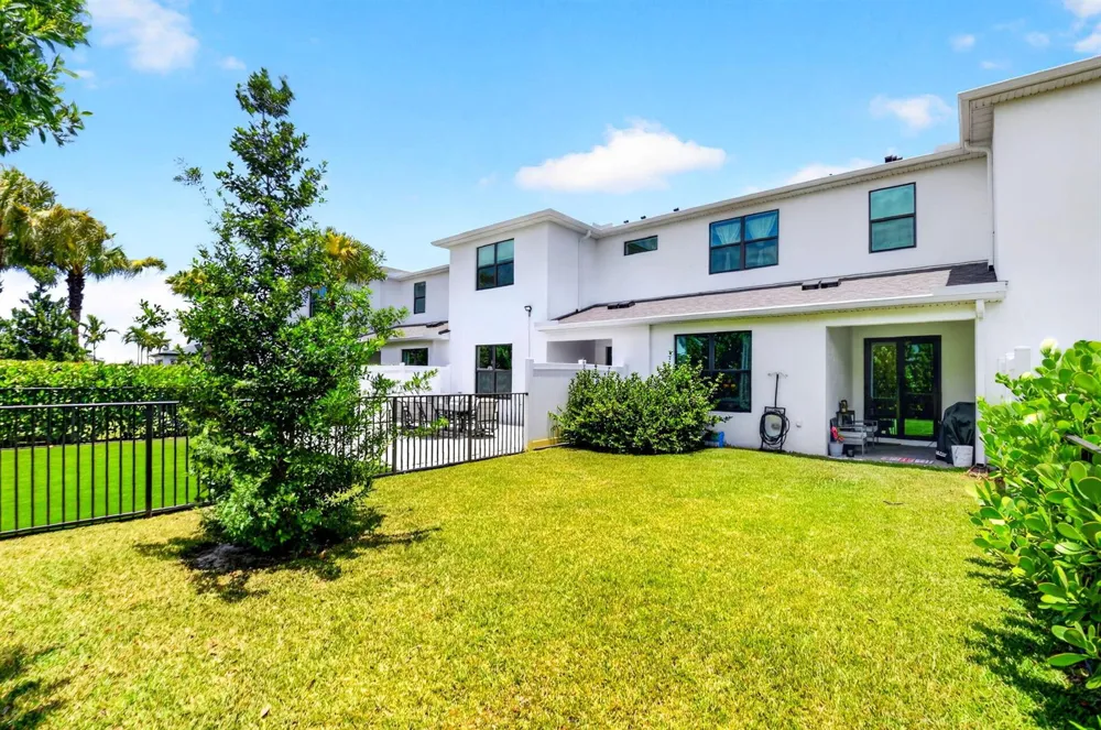 7351 Lenora Lane Lake Worth, FL 33467