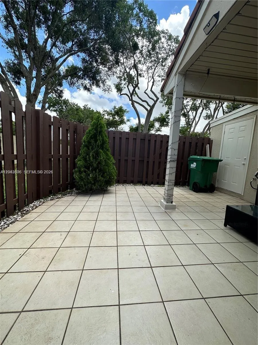 6012 NW 172nd Terr Cir Hialeah, FL 33015
