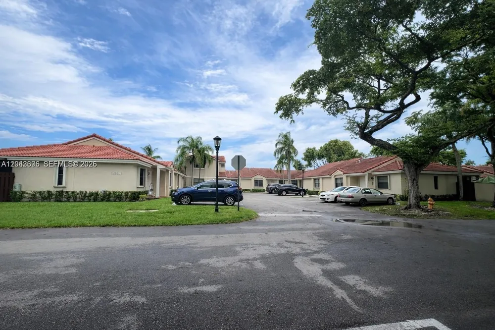 6012 NW 172nd Terr Cir Hialeah, FL 33015