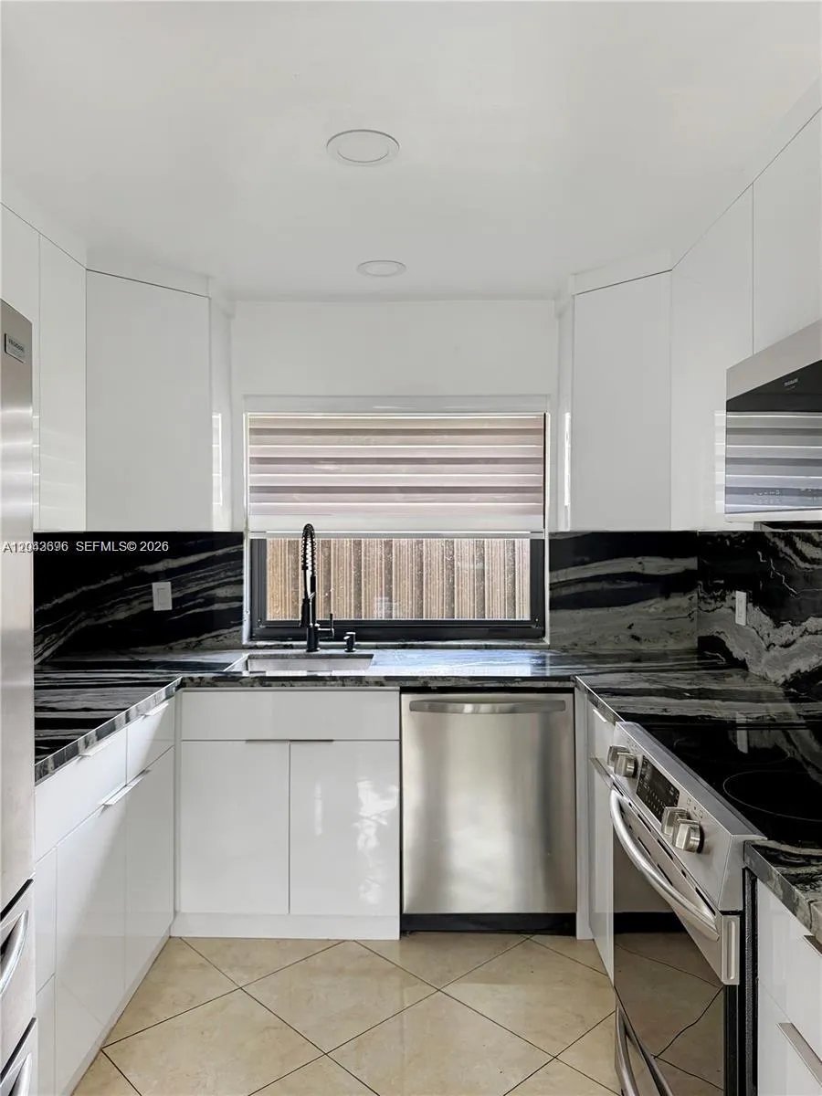 6012 NW 172nd Terr Cir Hialeah, FL 33015