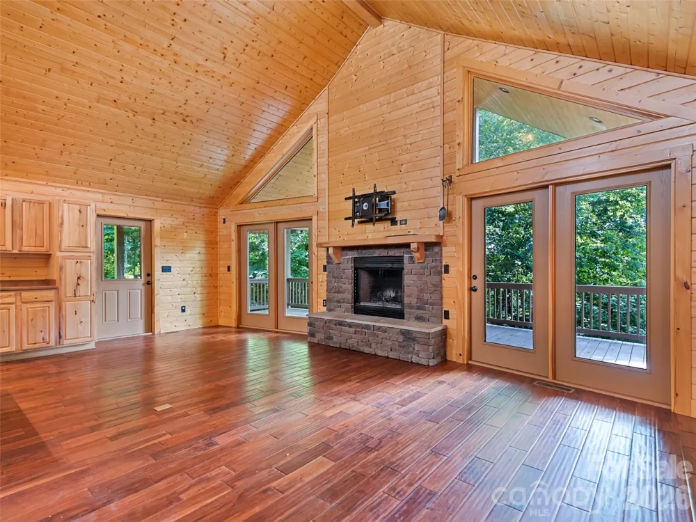 51 Stony Pond Lane Canton, NC 28716