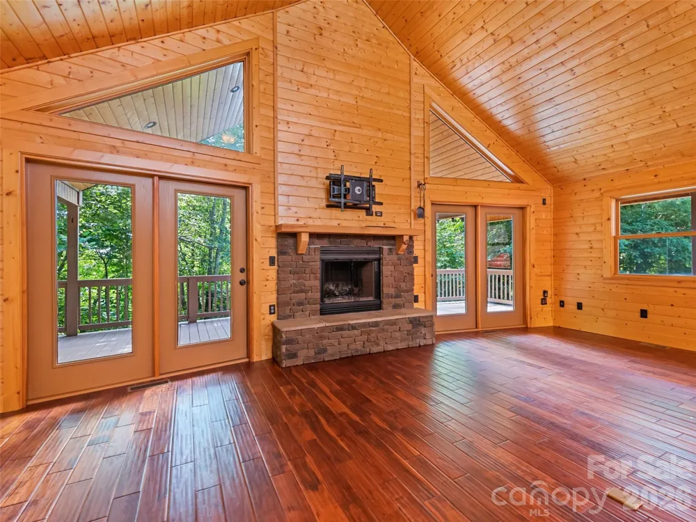 51 Stony Pond Lane Canton, NC 28716