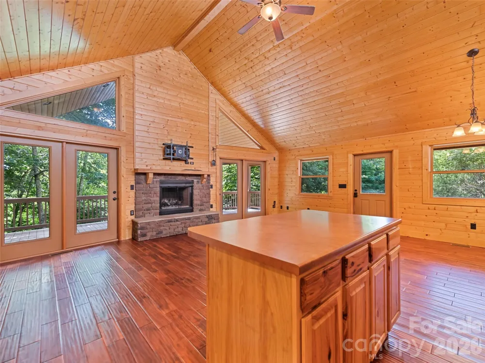 51 Stony Pond Lane Canton, NC 28716