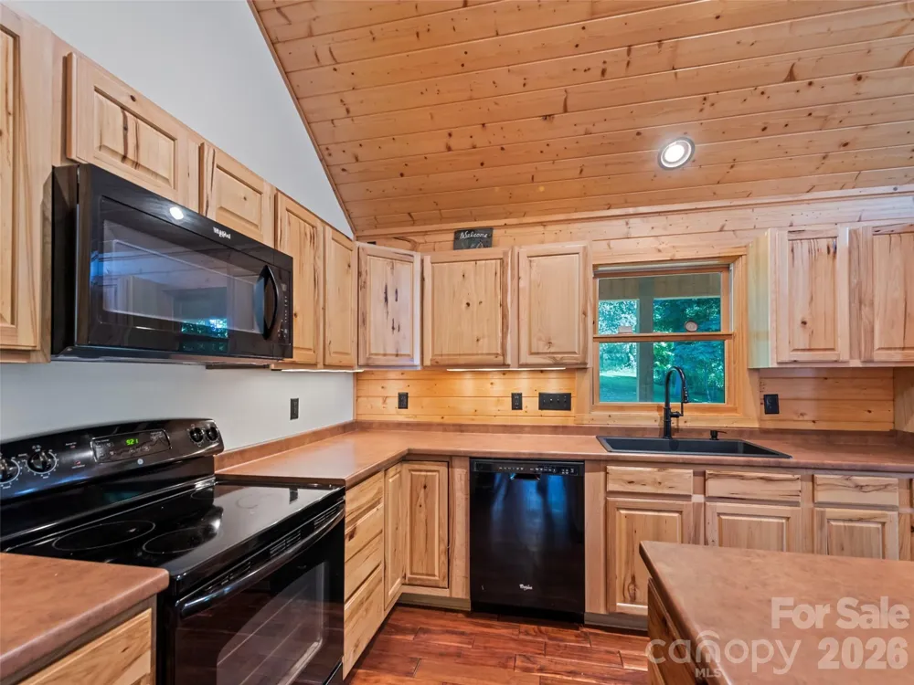 51 Stony Pond Lane Canton, NC 28716