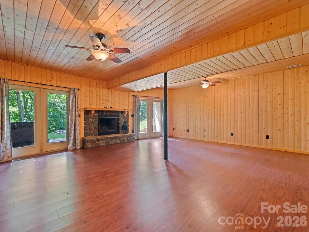 51 Stony Pond Lane Canton, NC 28716