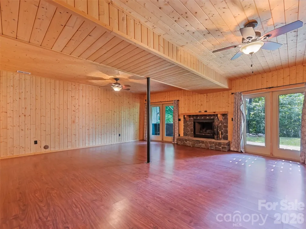 51 Stony Pond Lane Canton, NC 28716