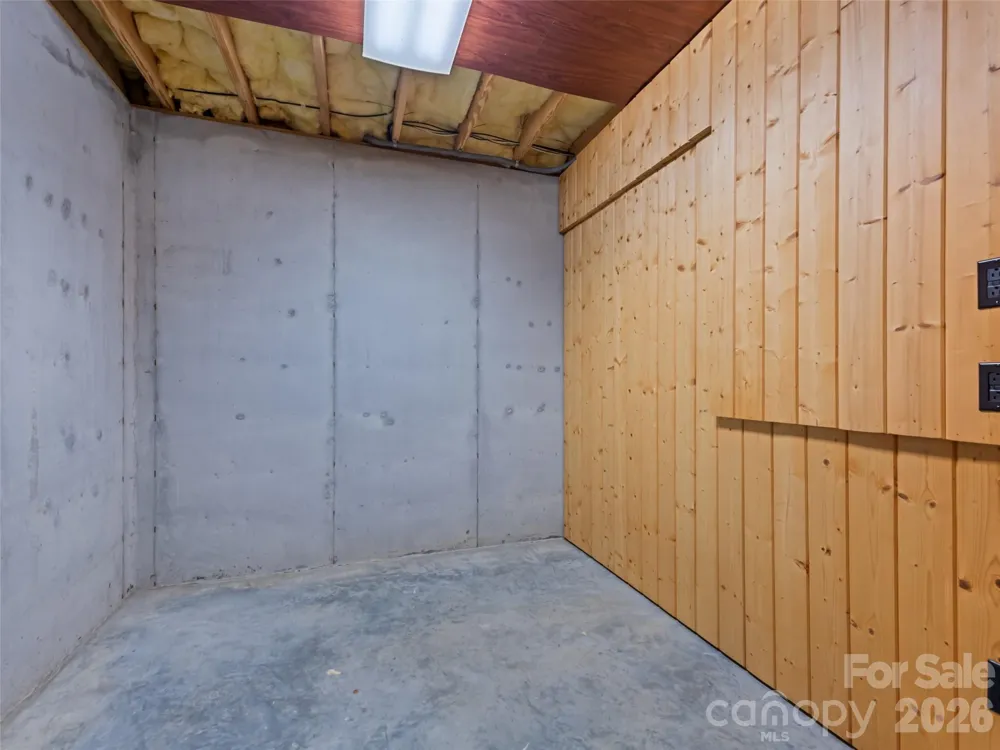 51 Stony Pond Lane Canton, NC 28716