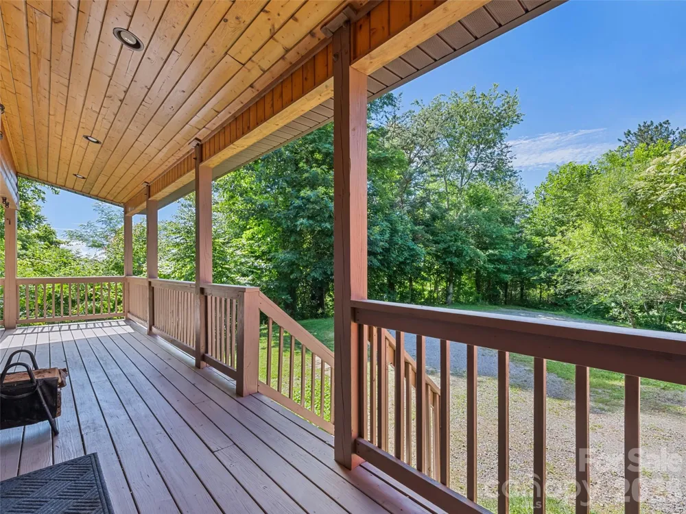 51 Stony Pond Lane Canton, NC 28716