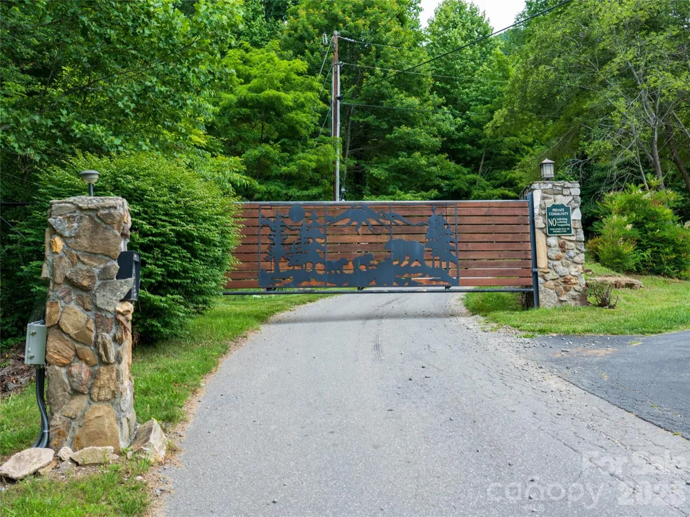 51 Stony Pond Lane Canton, NC 28716