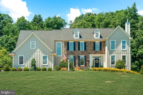 1102 BRIAR WAY