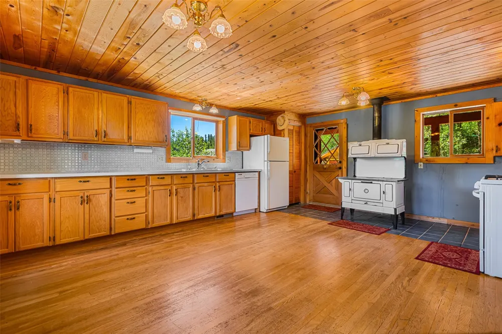 135 S MAIN STREET Alma, CO 80420