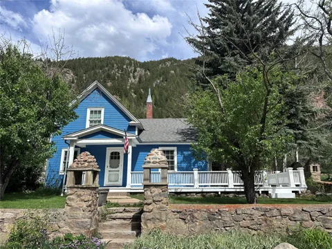 902 Main Street