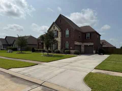 2806 Emerald Pines Lane