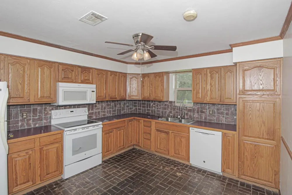 899 J Hickman Road Leggett, TX 77350