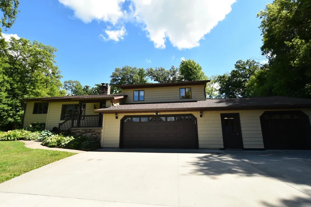 17910 Wedgewood Drive Zumbrota, MN 55992