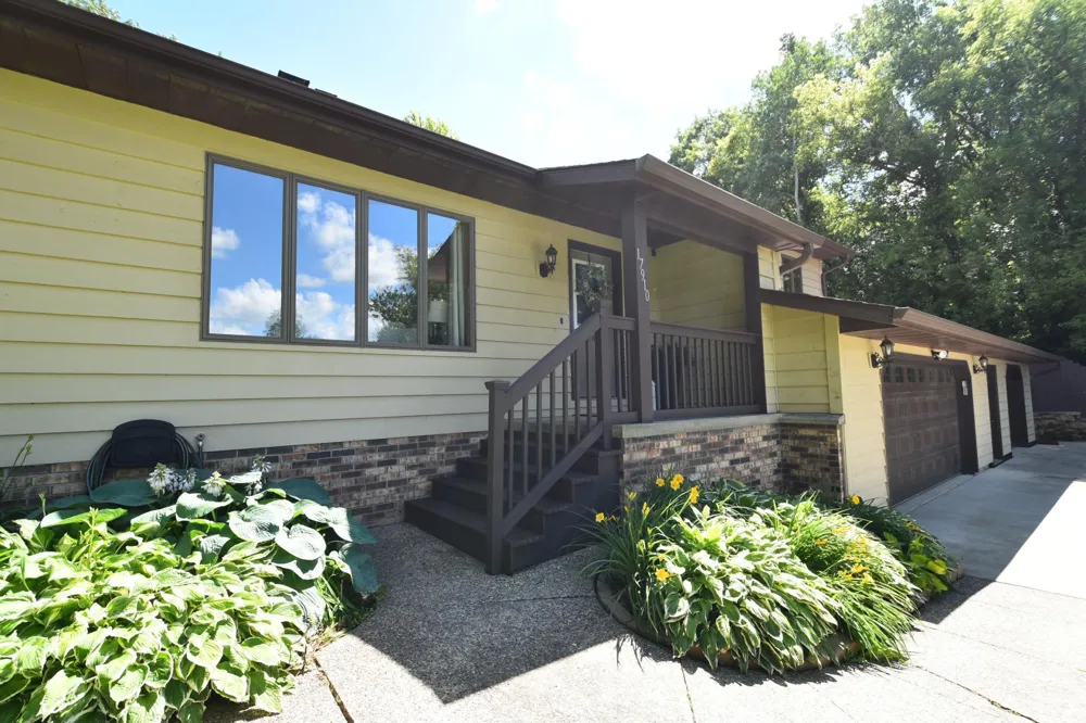17910 Wedgewood Drive Zumbrota, MN 55992