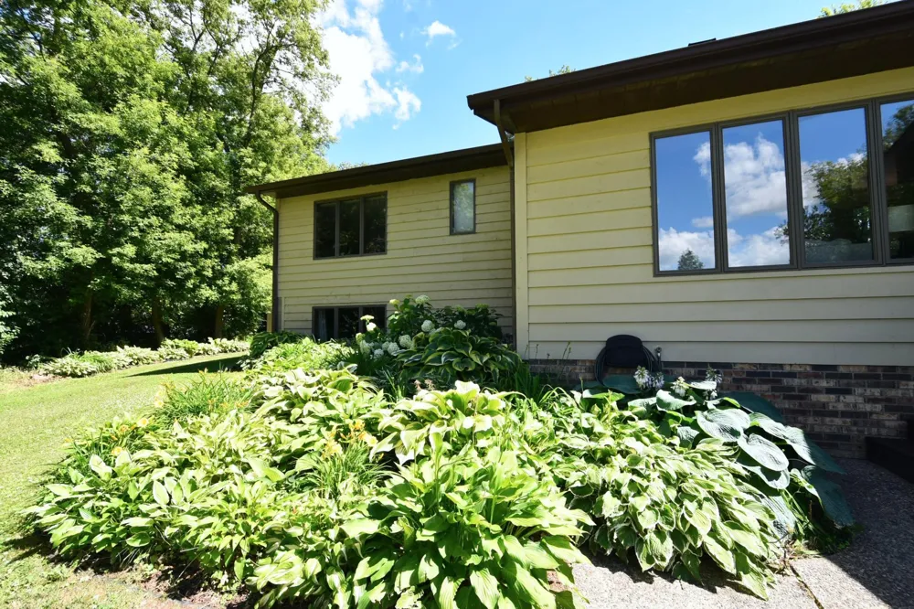 17910 Wedgewood Drive Zumbrota, MN 55992