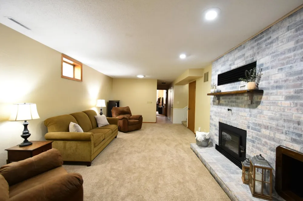 17910 Wedgewood Drive Zumbrota, MN 55992