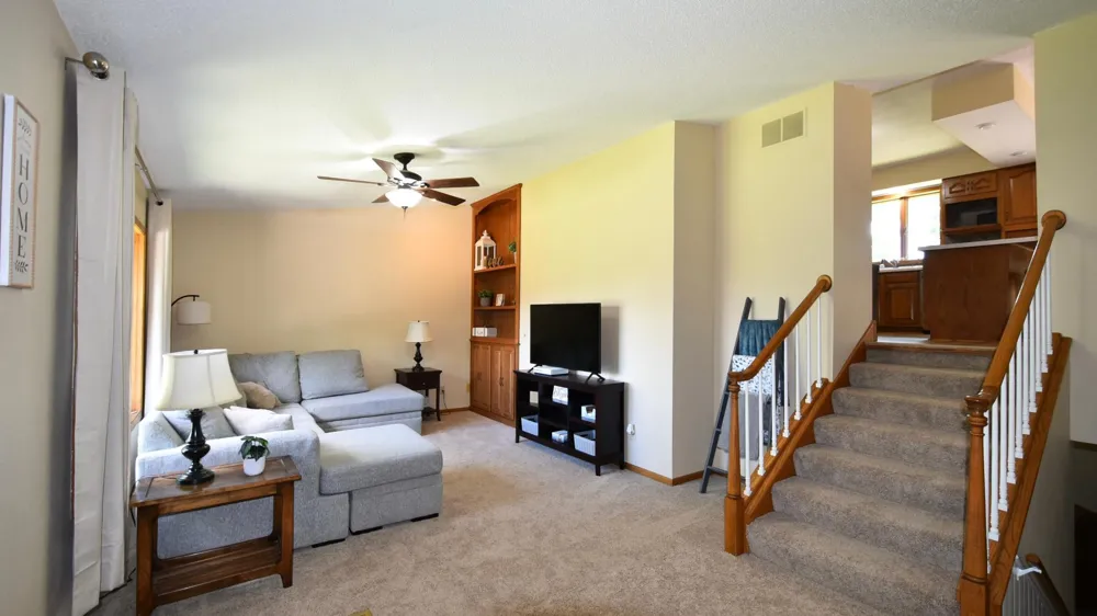 17910 Wedgewood Drive Zumbrota, MN 55992