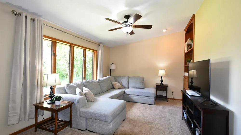 17910 Wedgewood Drive Zumbrota, MN 55992