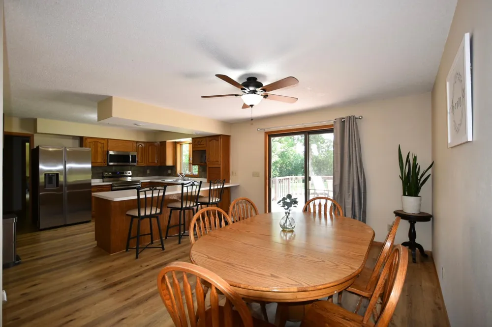 17910 Wedgewood Drive Zumbrota, MN 55992
