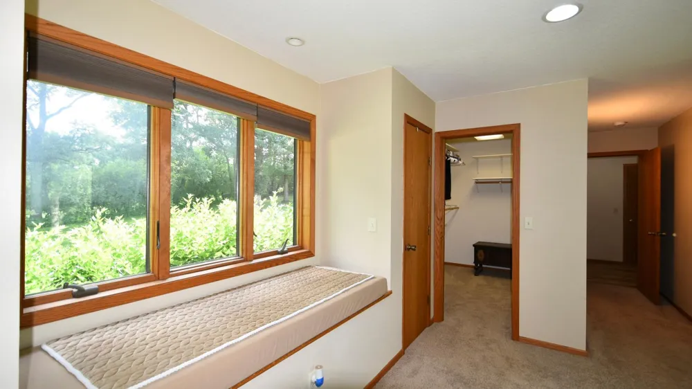 17910 Wedgewood Drive Zumbrota, MN 55992