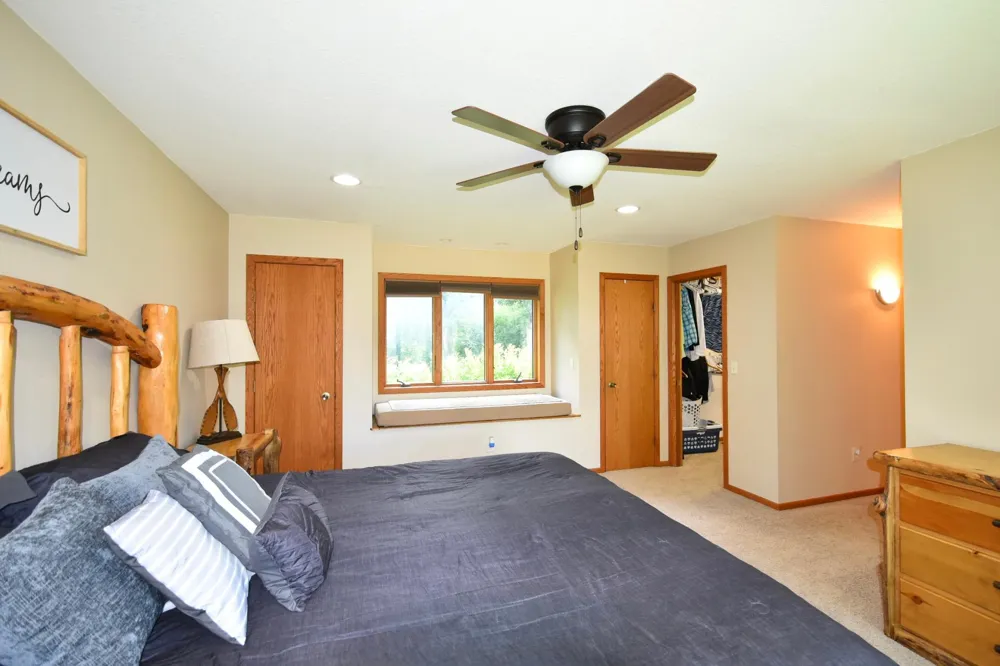 17910 Wedgewood Drive Zumbrota, MN 55992