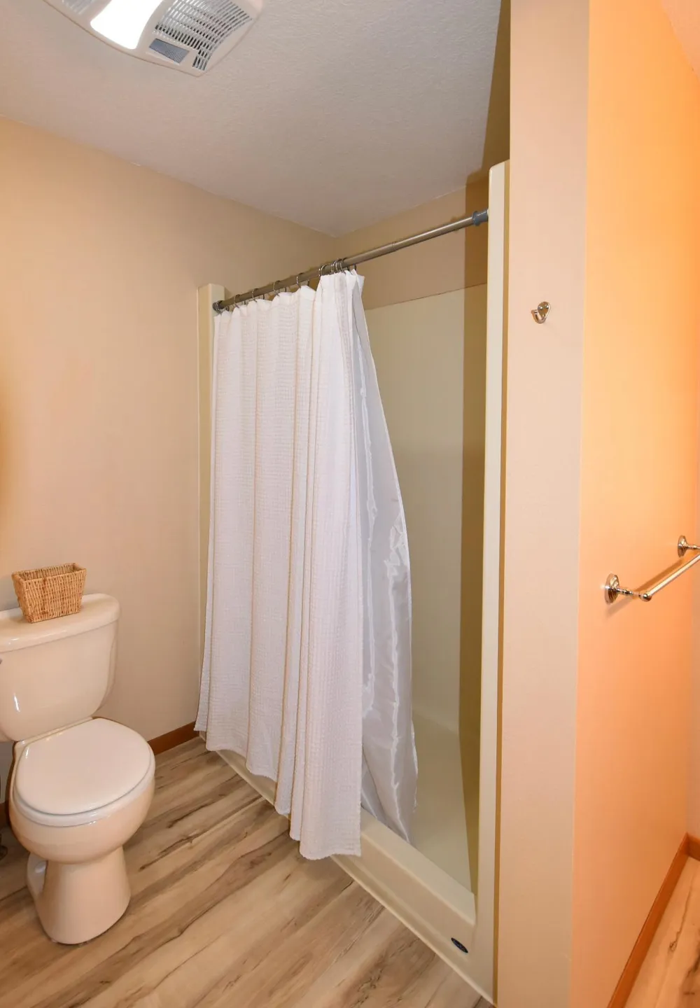 17910 Wedgewood Drive Zumbrota, MN 55992