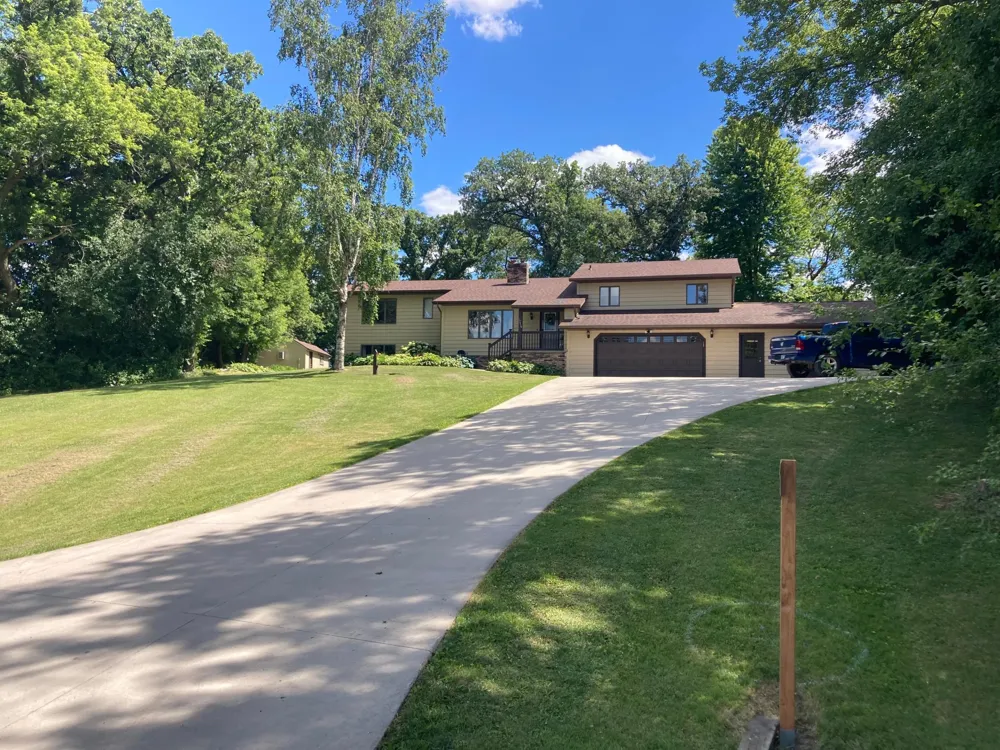 17910 Wedgewood Drive Zumbrota, MN 55992