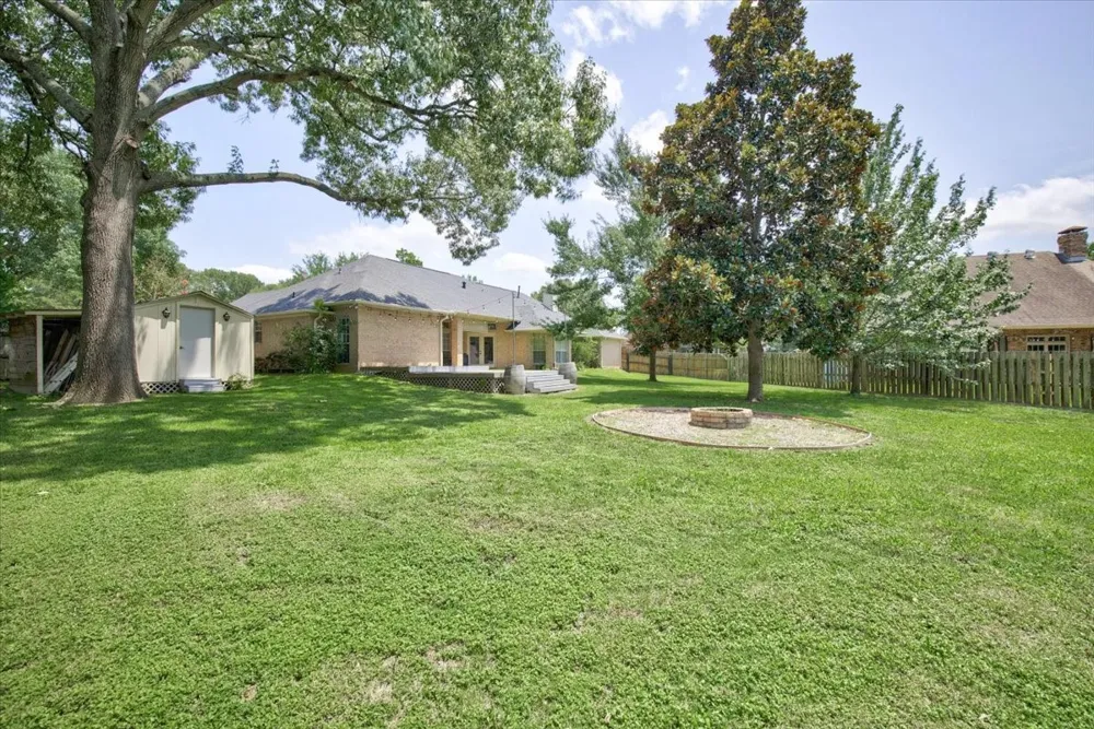 18400 Woodhollow Drive Flint, TX 75762