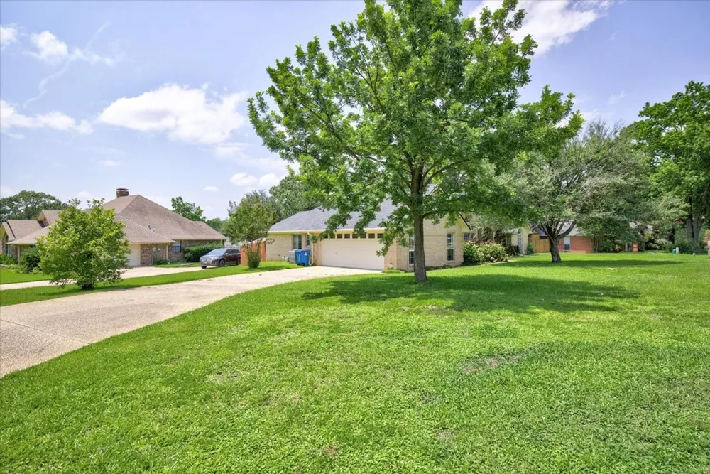 18400 Woodhollow Drive Flint, TX 75762