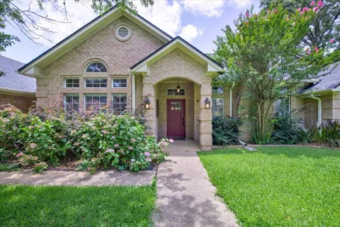 18400 Woodhollow Drive