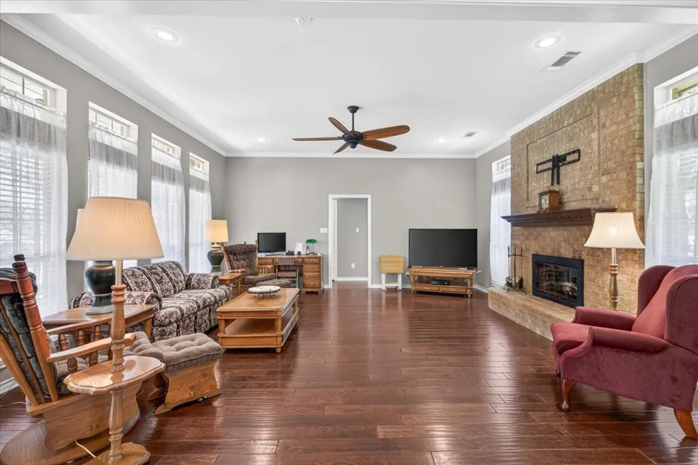 18400 Woodhollow Drive Flint, TX 75762