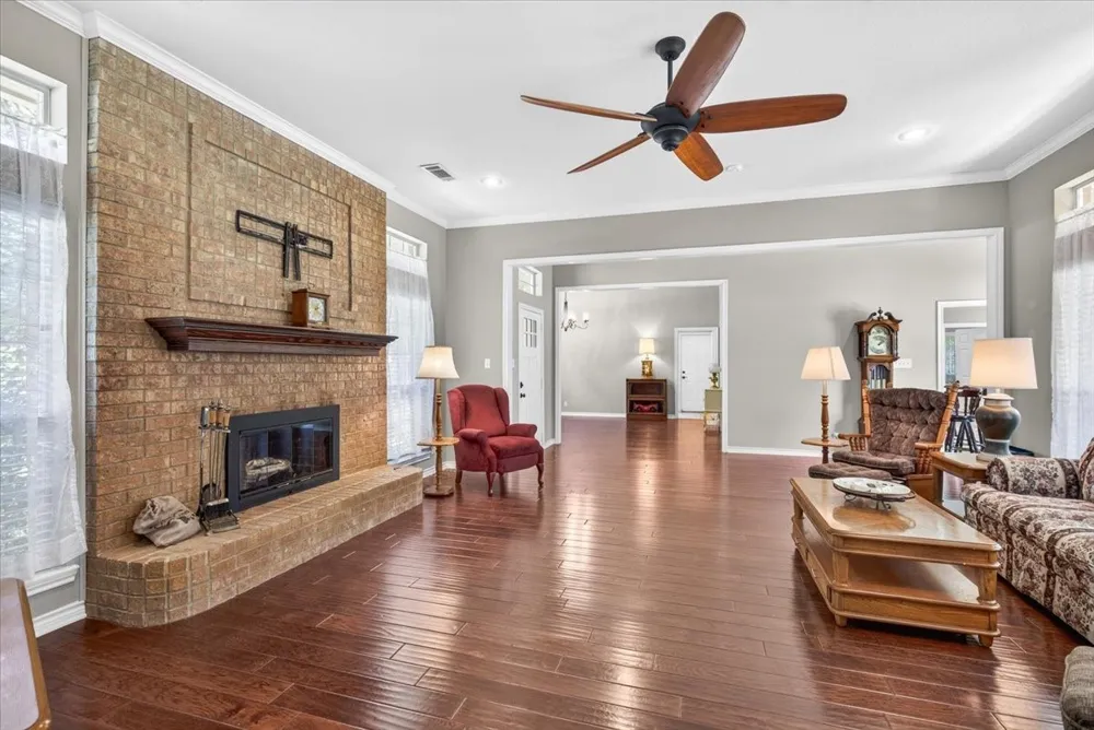 18400 Woodhollow Drive Flint, TX 75762