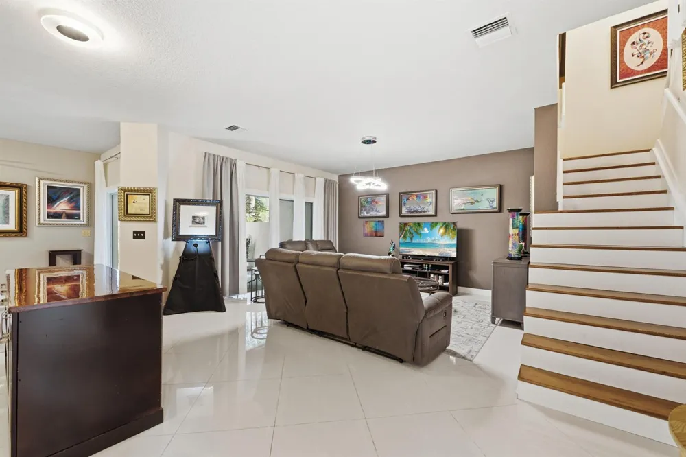 5673 NW 117th Avenue Coral Springs, FL 33076