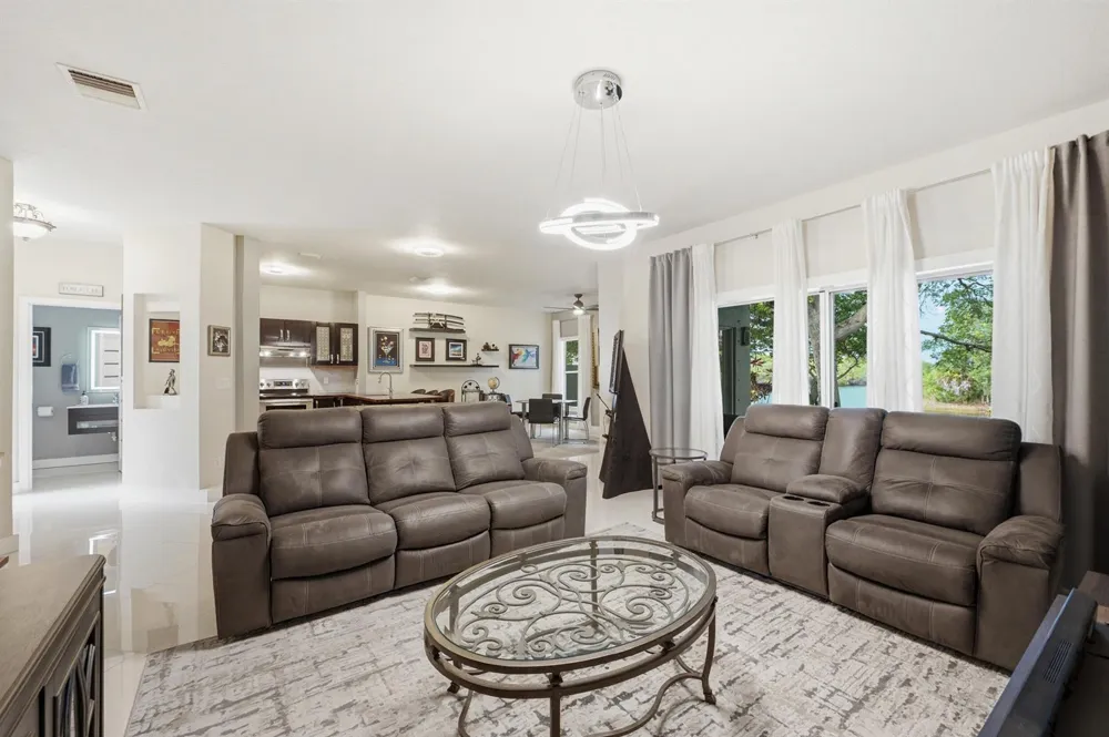 5673 NW 117th Avenue Coral Springs, FL 33076