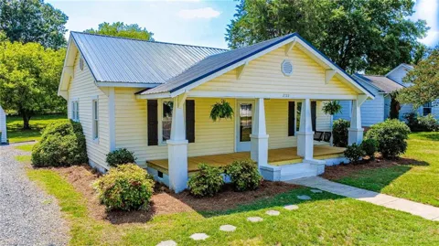 2722 Darrow Road