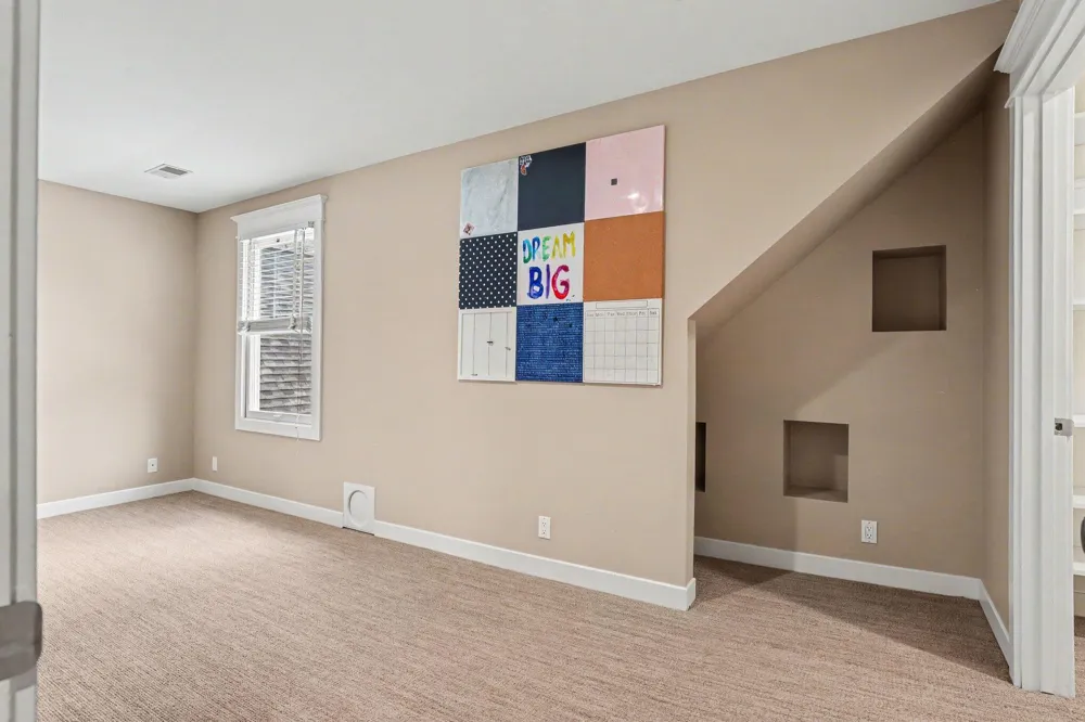 1670 Flowers Crossing Drive NE Grand Rapids Charter Township, MI 49525
