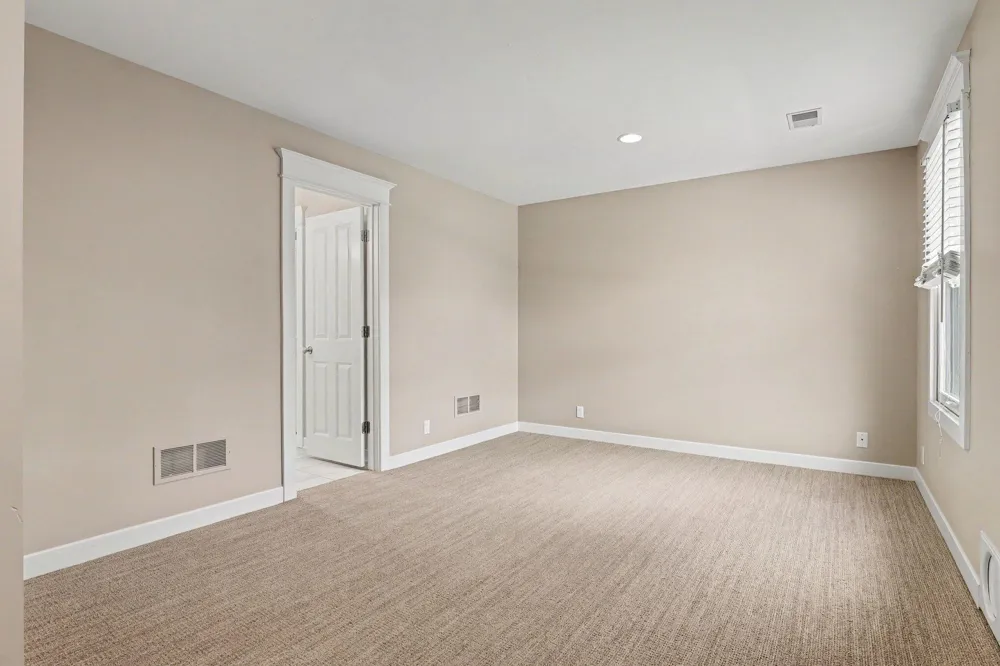 1670 Flowers Crossing Drive NE Grand Rapids Charter Township, MI 49525