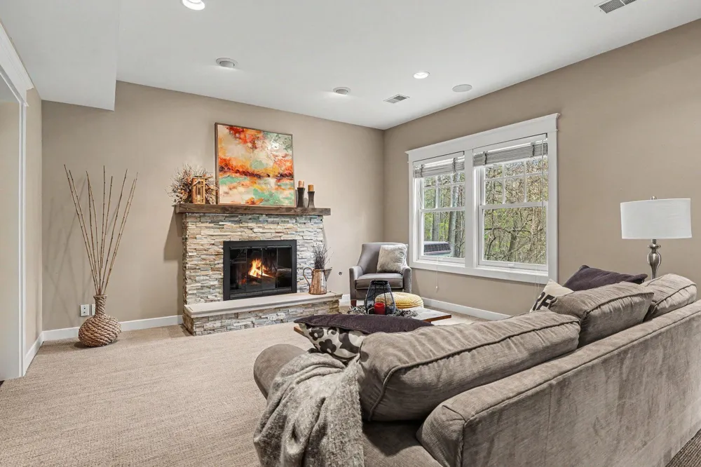 1670 Flowers Crossing Drive NE Grand Rapids Charter Township, MI 49525